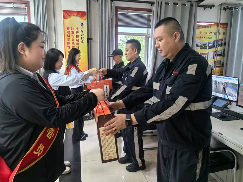 141728897011474662.jpeg 中秋女工送祝福.jpg