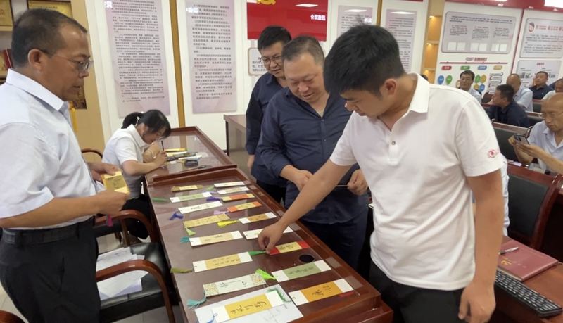 311730356071117482.jpeg 贈書簽.jpg