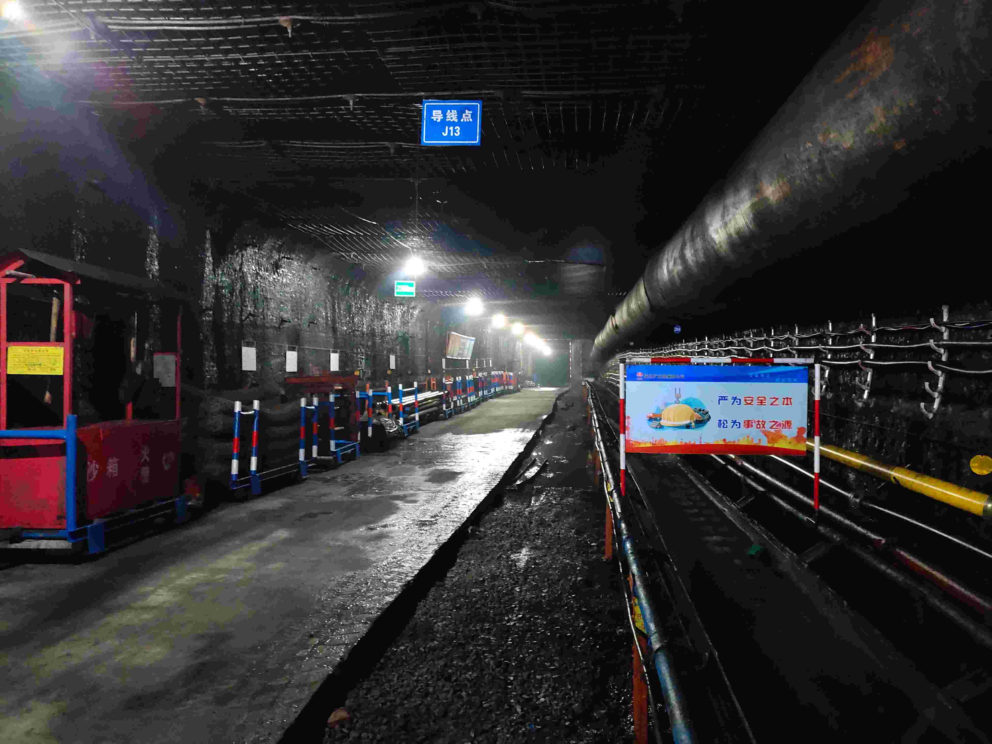 221732260195374188.jpeg 可移動材料架裝置(整體).jpg