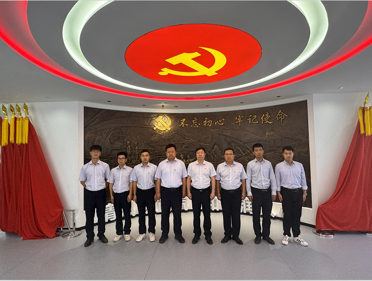 051751686176808971.png 黨員集體照.png